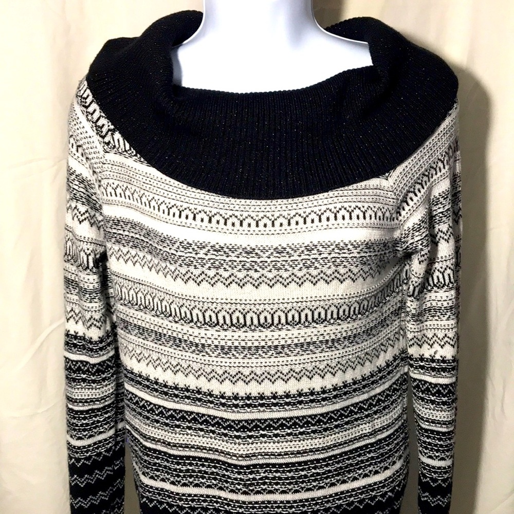 WHITE HOUSE BLACK MARKET cowl neck sweater. Size S